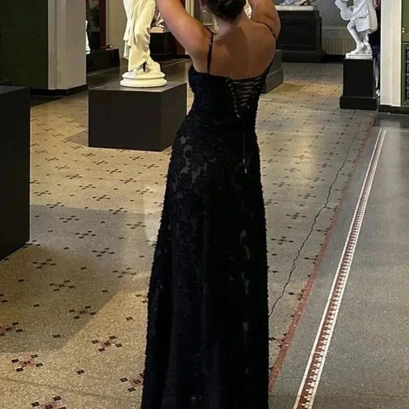 Black Women's Sleeveless Backless Elegant Party Dress With Spaghetti Straps - Picture 4 of 5